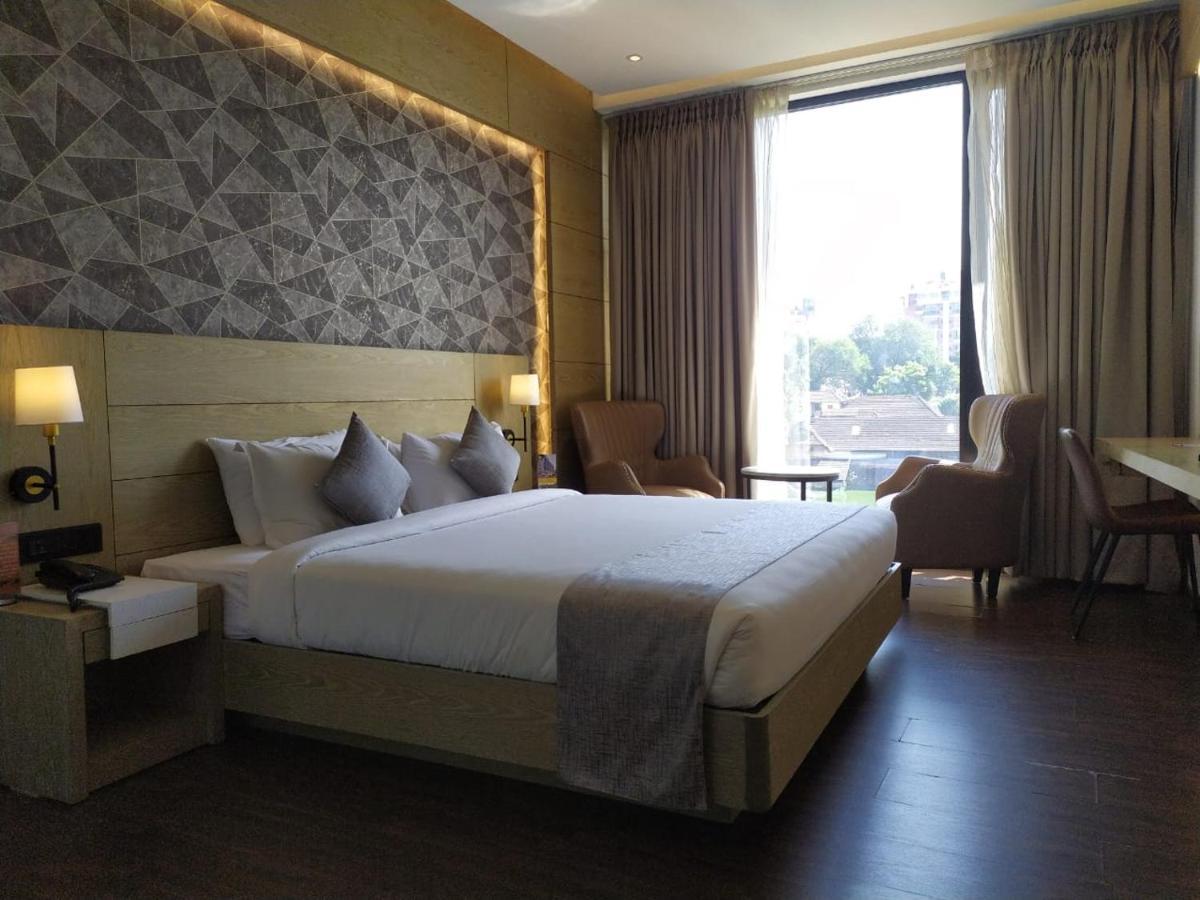 מלון Mothimahal Residency Thrissur מראה חיצוני תמונה