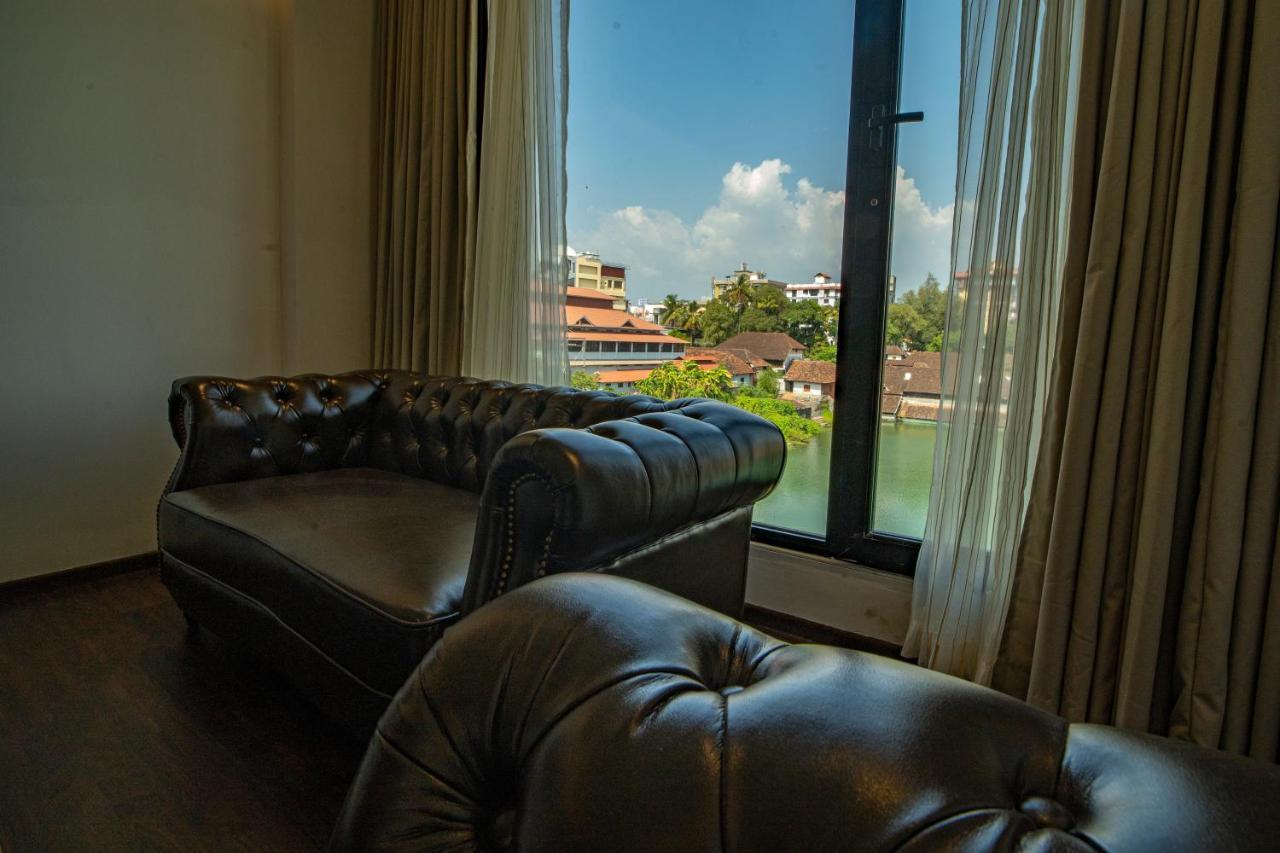 מלון Mothimahal Residency Thrissur מראה חיצוני תמונה